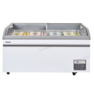 Energy-efficient storage chest fridge with 550L capacity, inventory baskets and solid doors