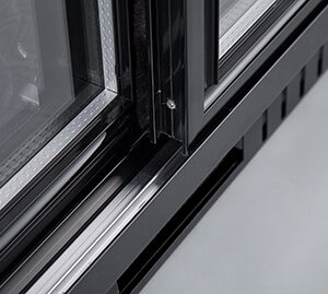 Energy-efficient bar fridge with 210L capacity, fan-forced cooling and adjustable shelves