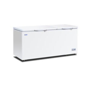 Energy-efficient storage chest freezer with 750L capacity, inventory baskets and solid doors